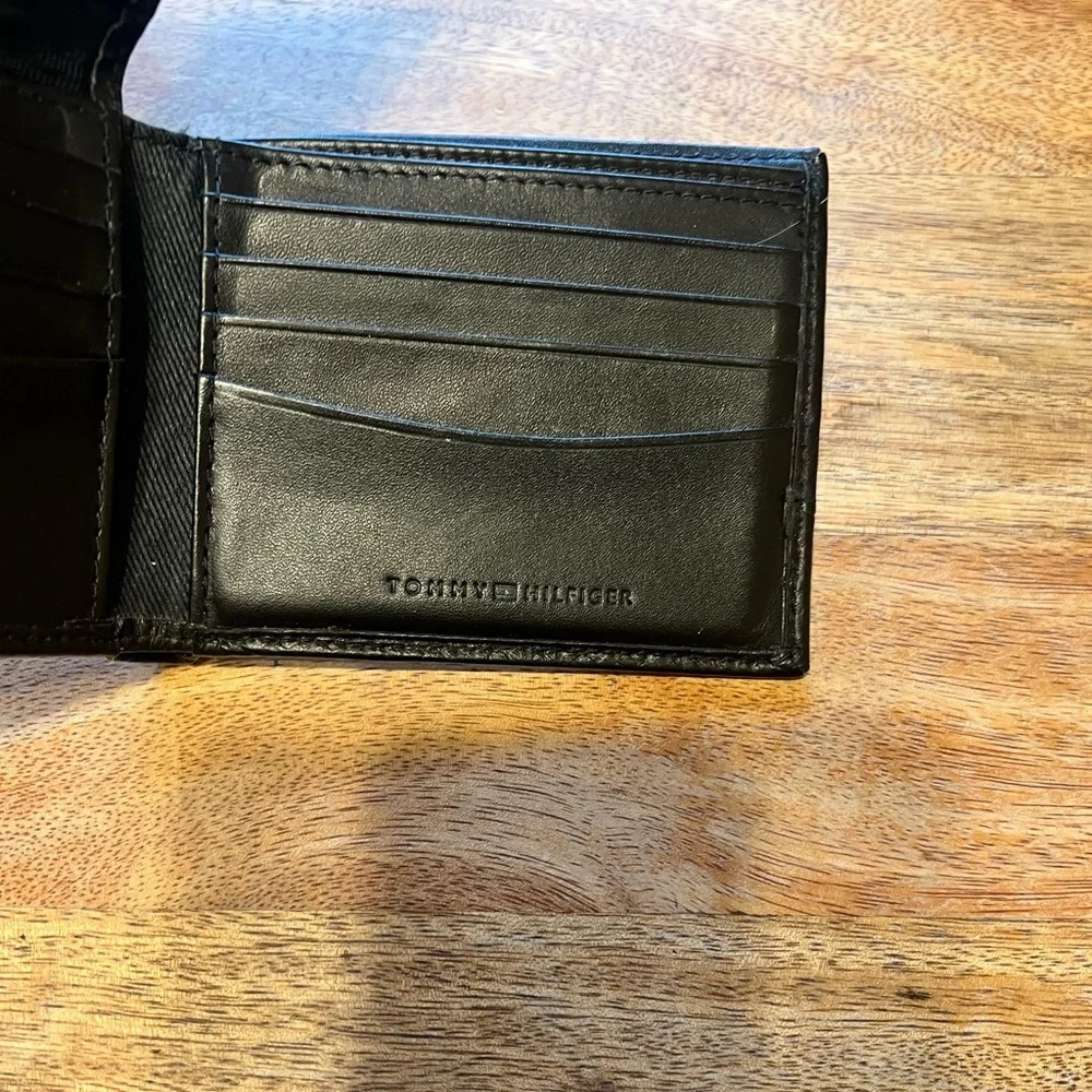 Tommy Hilfiger Black Genuine Leather Bifold Wallet w/ ID Window